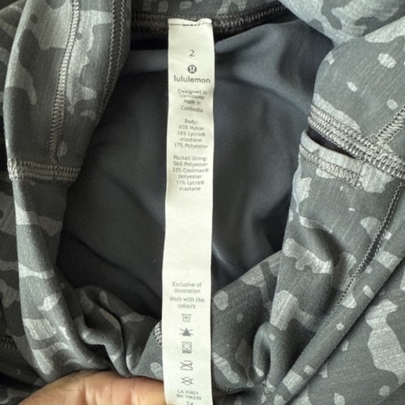 ✨ Lululemon Women’s Camo Leggings – Sleek & Supportive ✨ - Picture 3 of 3